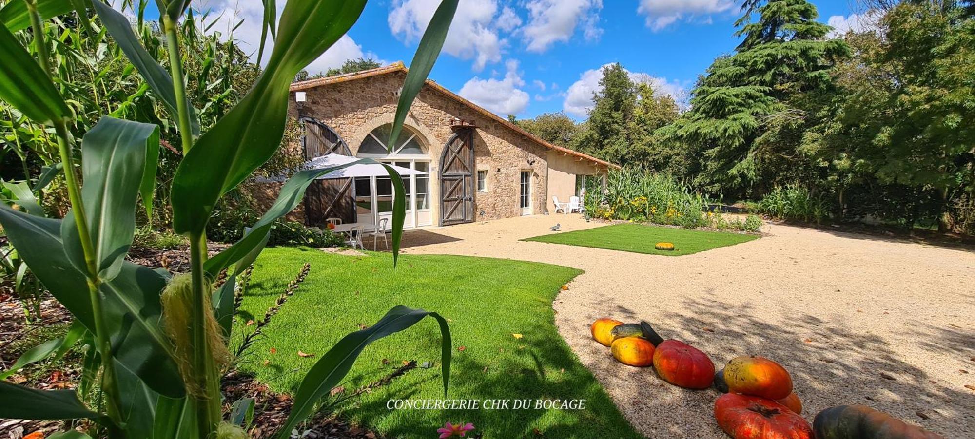 Le Puy Martineau Piscine Privee Interieure Chauffee A 10 Min Du Puy Du Fo Holiday home